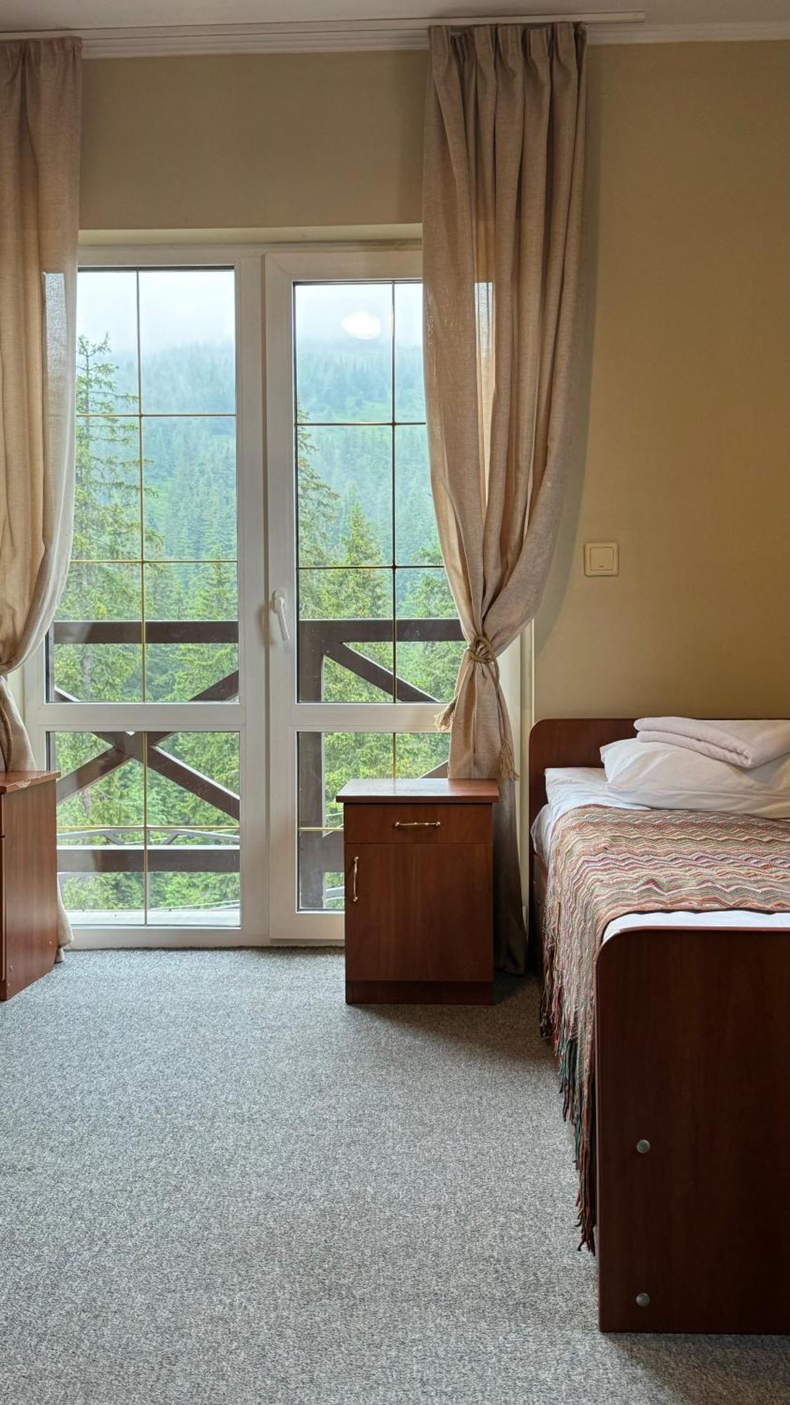 Crocus Hotel Драгобрат Екстериор снимка